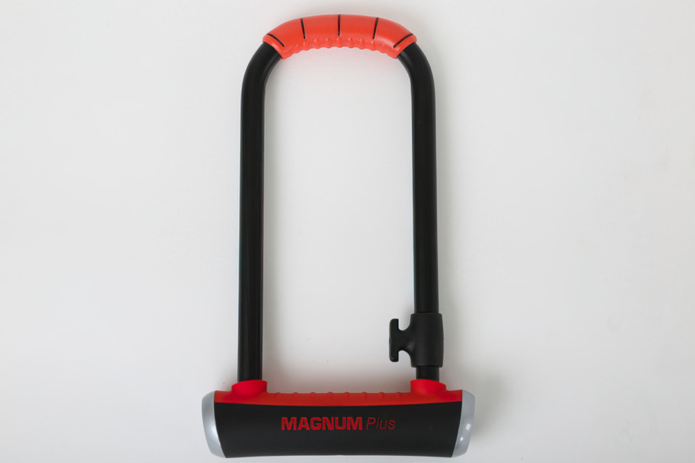 Magnum Plus Gigantes Shackle D Lock HLKM113 Sold Secure